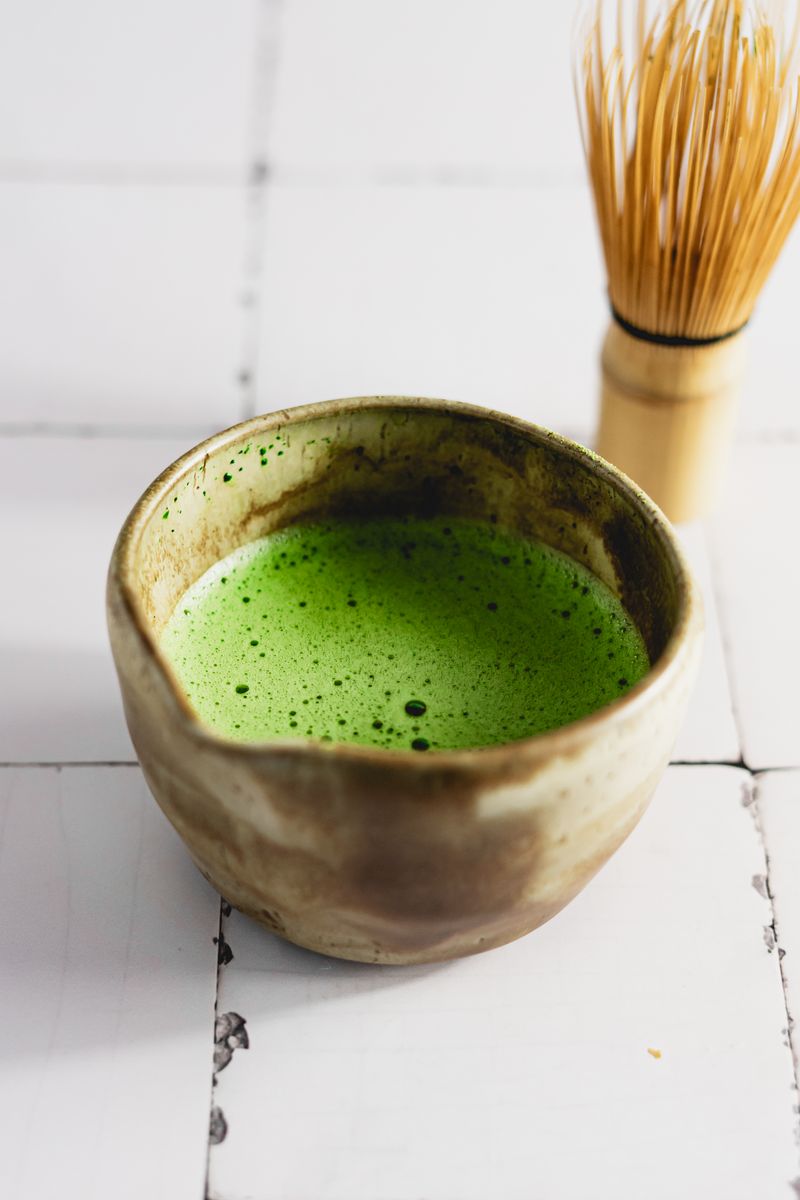 Bio-Matcha richtig zubereiten: Tee, Latte, Iced & Erdbeer-Matcha
